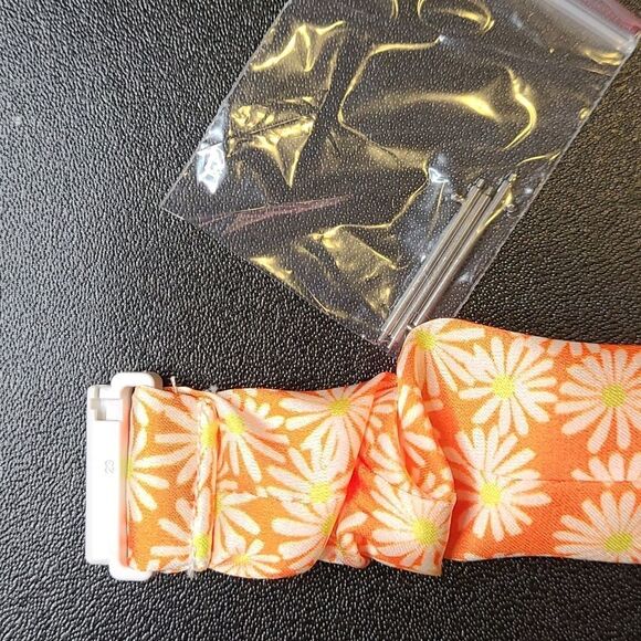 Fitbit Watch Band - 🌼 Flower 🌼 - Picture 3 of 4